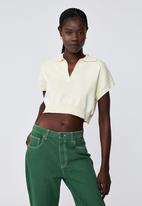 Cotton On - Cotton boxy cropped ribbed polo - blanched almond
