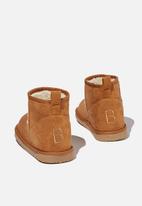 Cotton On - Body super cropped home boot - maple syrup