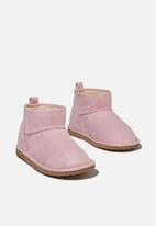 Cotton On - Body super cropped home boot - cotton candy