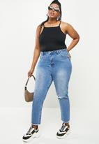 Missguided - Plus distressed knee jeans - blue