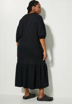 Superbalist - T-shirt dress with tier on the hem - black