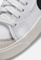 Nike - Blazer low '77 jumbo - white/black