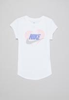 Nike - Nike girls seasonal heart tee - white