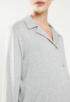 Superbalist - Maternity recovery night shirt - grey melange