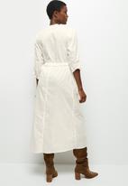 edit - Roll up slv shirt dress - white