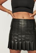 Supré  - Vegan leather pleated skirt - black