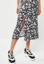 dailyfriday - Side slit skirt - black & white 
