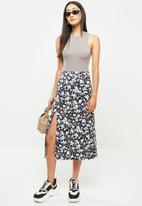 dailyfriday - Side slit skirt - black & white 