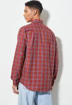 Superbalist - Regular fit pocket long sleeve check shirt - maroon