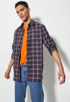 Superbalist - Regular fit pocket long sleeve check shirt - navy