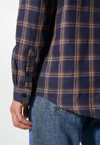 Superbalist - Regular fit pocket long sleeve check shirt - navy