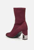 Butterfly Feet - Skye 2 sock boot - burgundy