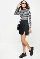 Cotton On - High waisted satin mini split skirt - black