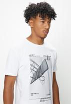STYLE REPUBLIC - Mikey crew neck graphic tee - white basketball hoop