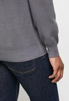 Lark & Crosse - Slim fit v-neck pullover - charcoal