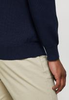 Lark & Crosse - Slim fit v-neck pullover - navy
