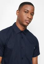 Lark & Crosse - Regular fit oxford short sleeve shirt - navy