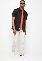 Lark & Crosse - Regular fit oxford short sleeve shirt - black