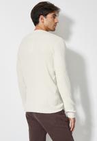 Superbalist - Slim fit ribbed crew neck knit - white