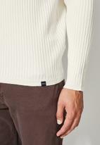 Superbalist - Slim fit ribbed crew neck knit - white