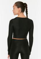 Trendyol - Cut out detailed crop sport blouse - black