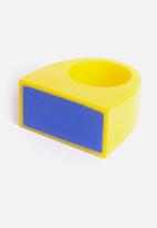 Pina Jewels - Resin block ring - blue/yellow