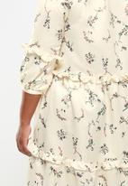 Glamorous - Plus ladies dress - cream dainty floral