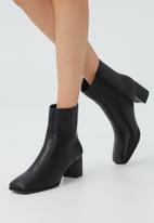 Cotton On - Ashlea square toe classic boot - black smooth