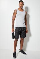 Superbalist - Knee length gym shorts - black