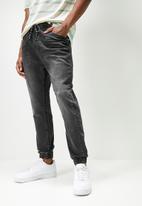 STYLE REPUBLIC - Gabe tapered fit cuffed jeans - washed black