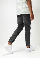 STYLE REPUBLIC - Gabe tapered fit cuffed jeans - washed black