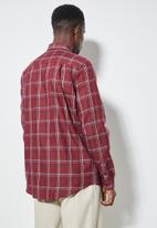 Superbalist - Regular fit pocket long sleeve check shirt - burgundy