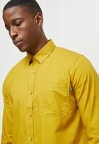 Lark & Crosse - Regular fit oxford dobby long sleeve shirt - mustard