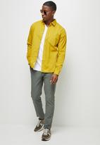 Lark & Crosse - Regular fit oxford dobby long sleeve shirt - mustard