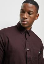 Lark & Crosse - Regular fit oxford dobby long sleeve shirt - burgundy