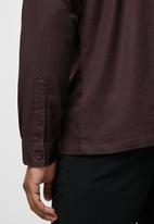 Lark & Crosse - Regular fit oxford dobby long sleeve shirt - burgundy