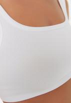 Trendyol - Seamless ribbed sports bra  - white