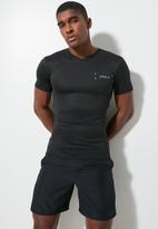 Superbalist - Muscle fit sports tee - black