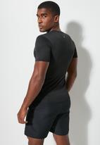 Superbalist - Muscle fit sports tee - black