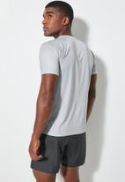 Superbalist - Slim fit pattern sports tee - grey 