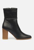 Miss Black - Ria1 mid calf boot - black