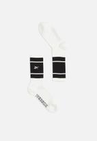 Reebok - Classics Basketball Socks - White & Black