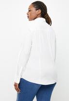POLO - Plus wmn basic shirt long sleeve concealed front shirt - white