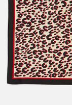 Superbalist - Animal print neckerchief - red/black