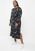 Me&B - Plus digital printed brushed knit dress - black
