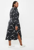 Me&B - Plus digital printed brushed knit dress - black