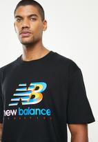 New Balance  - NB Athletics Amplified Logo Tee - Black