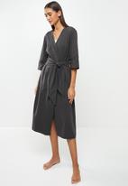 STRONG by T-Shirt Bed Co. - Midi gown - deep charcoal