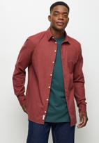 Lark & Crosse - Regular fit textured shirt - burgundy
