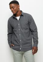 Lark & Crosse - Regular fit textured shirt - charcoal